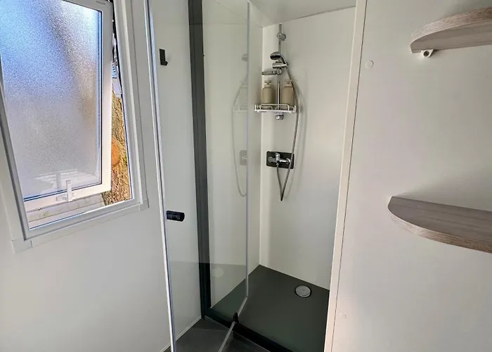 Mobil-home à Pied - 4 étoiles Camping *